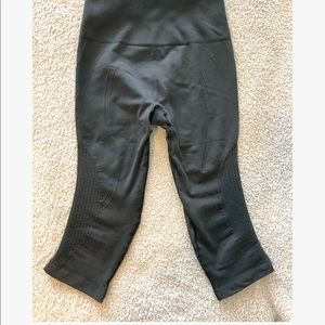 Lululemon Black Textured Crop Leggings